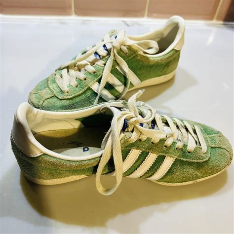 adidas gazelle size 4